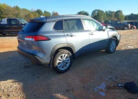 2024 Toyota Corolla Cross Le z USA, uszkodzony, nr VIN 7MUCAAAG1RV110325